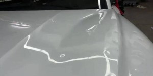 武汉4月下冰雹上热搜，有车辆被砸出上百个坑，汽车维修店：冰雹坑面积大的有鸡蛋大小，部分店铺修复工作排满半个月