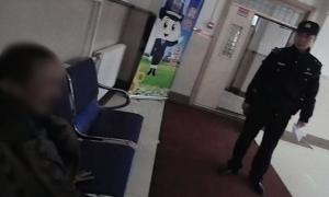 男子醉酒街头倒地不醒 哈西派出所民警巡逻中暖心救助护平安